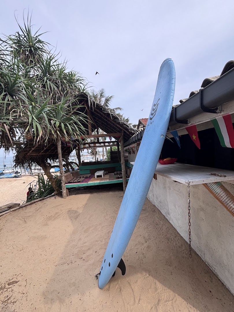 Blue Surf - Hikkaduwa: shop atmosphere and products