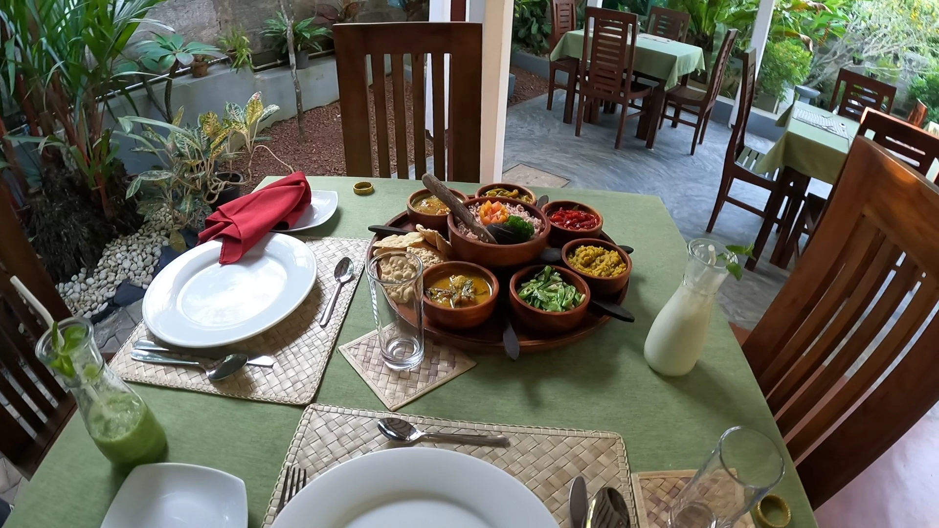 Canal View: appetizing food presentation and atmosphere