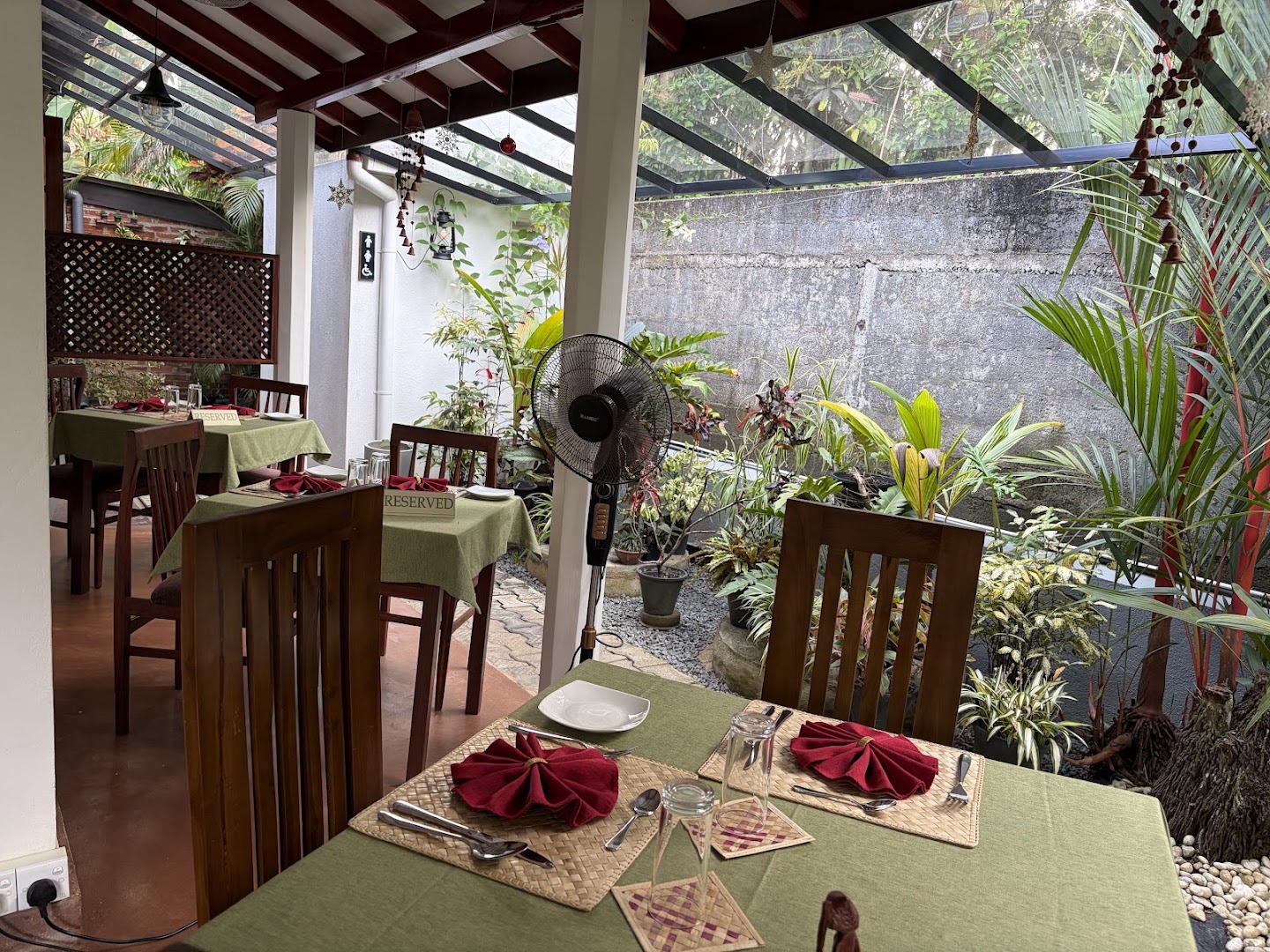Canal View: inviting restaurant terrace atmosphere