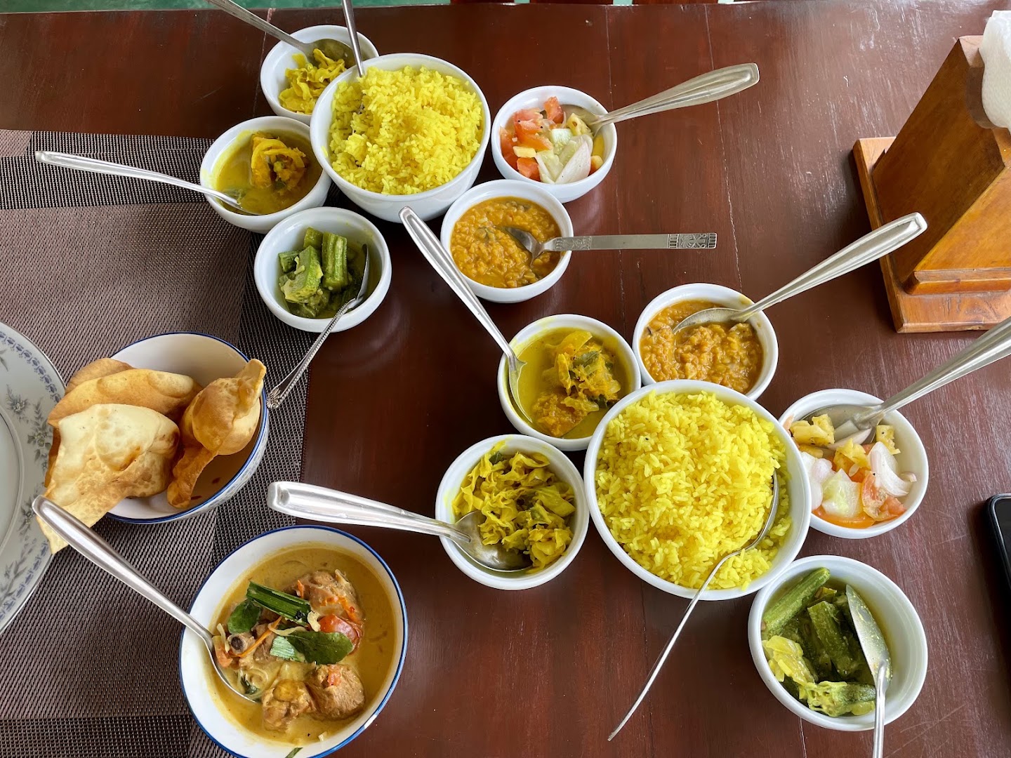 Isira Coffee Shop & Restaurant: appetizing spread of breakfast food