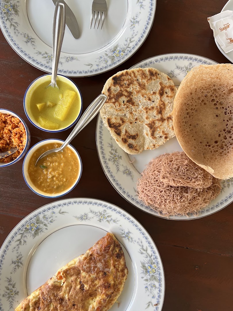 Isira Coffee Shop & Restaurant: appetizing breakfast spread photo