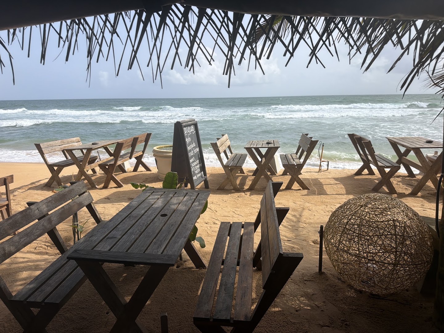 Lumina Beach Restaurant & Bar: inviting beach restaurant atmosphere