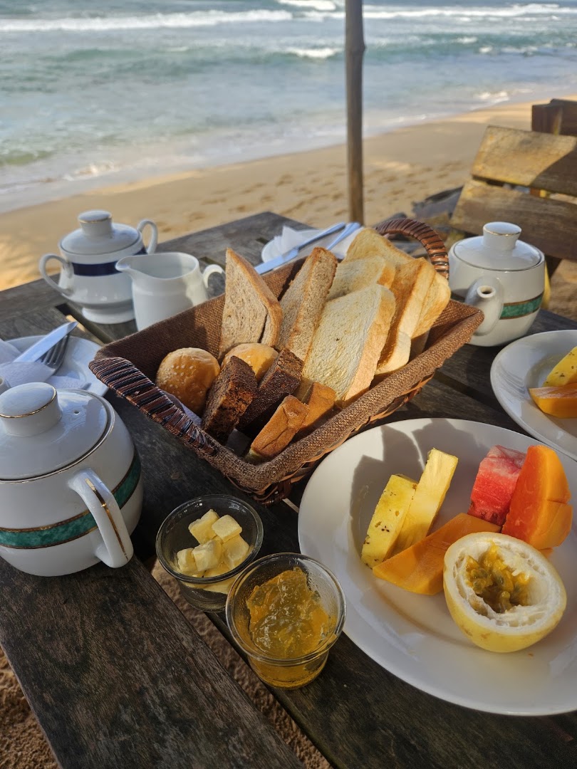 Lumina Beach Restaurant & Bar: appealing breakfast with beach view