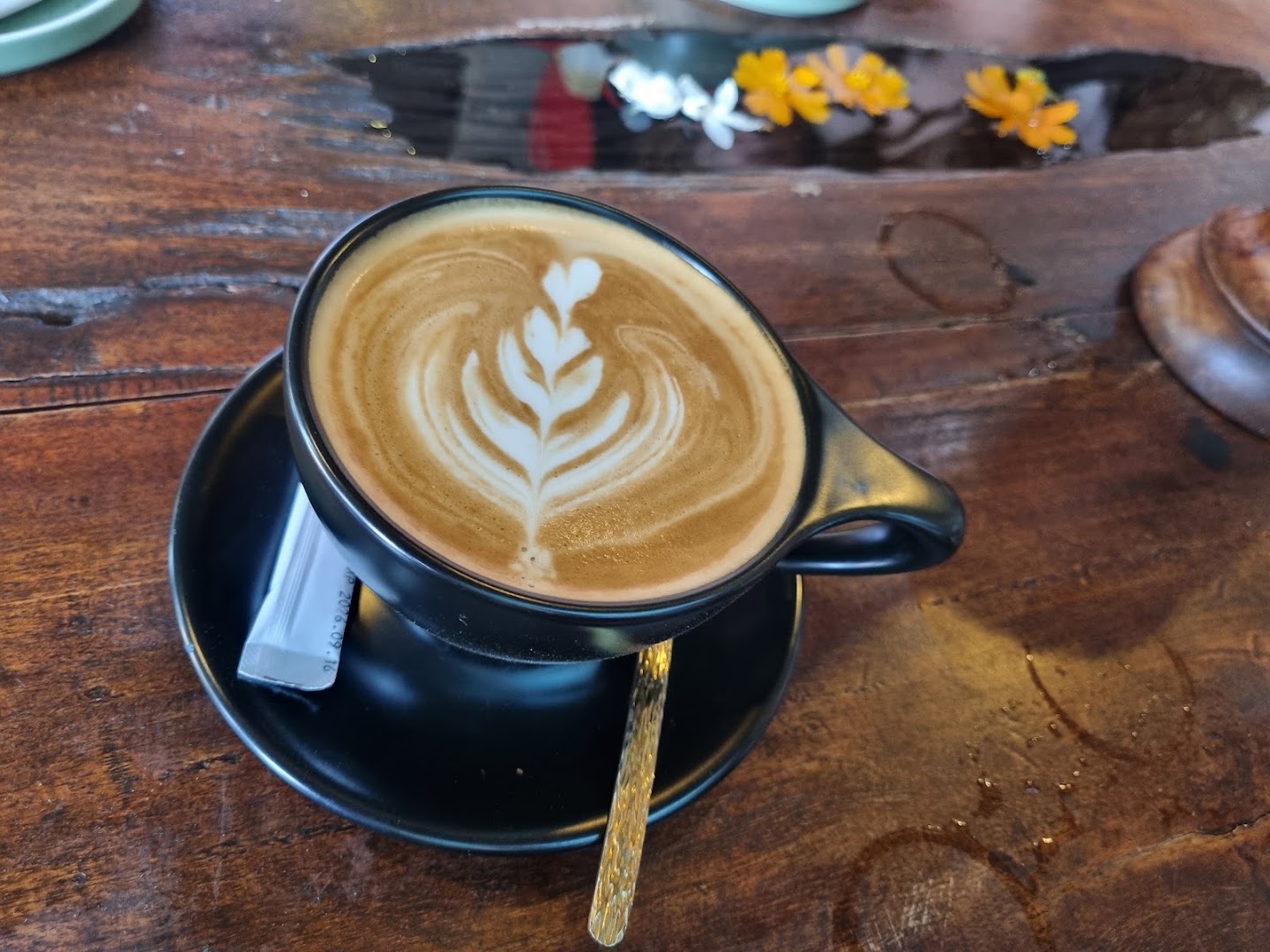 Salty Beer Restaurant & Bar: high quality latte art photo