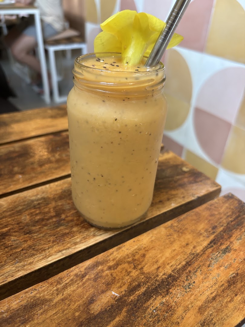 Sunny Side Up: appetizing photo of breakfast drink