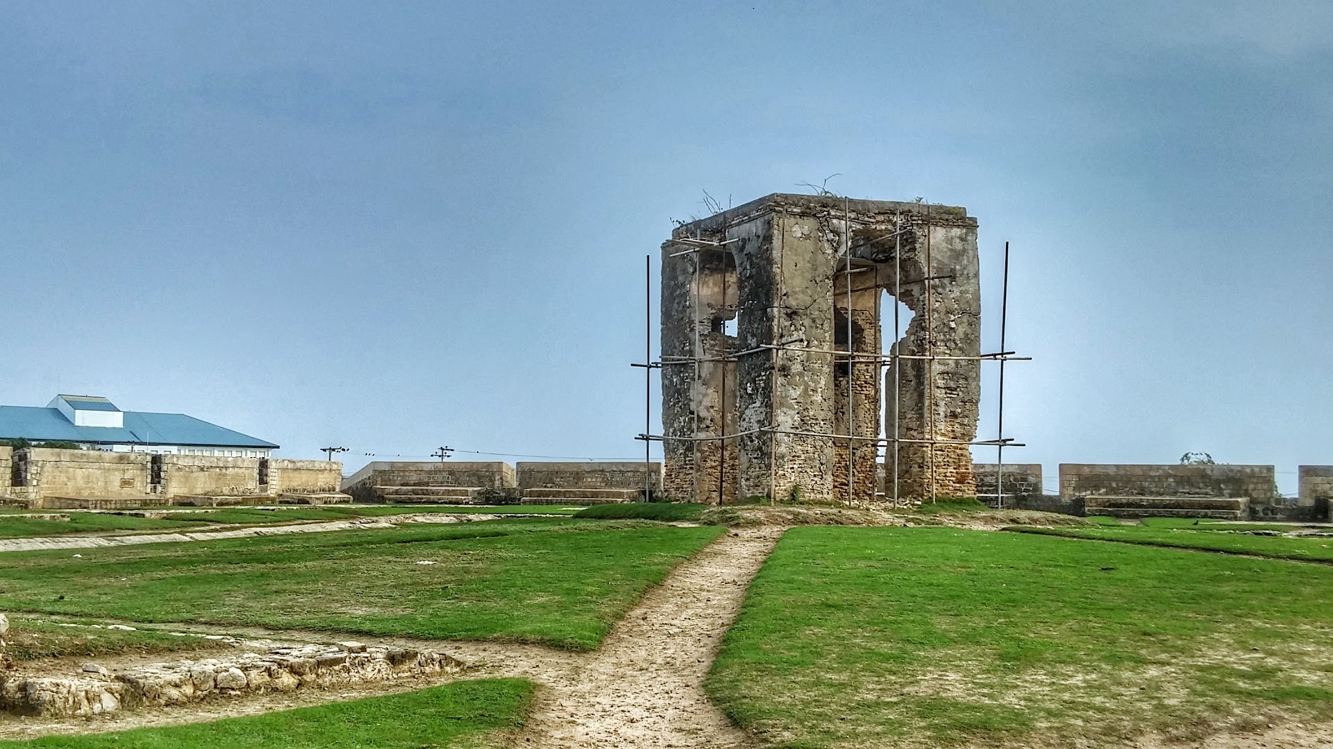 Jaffna Fort: clear view of historical site
