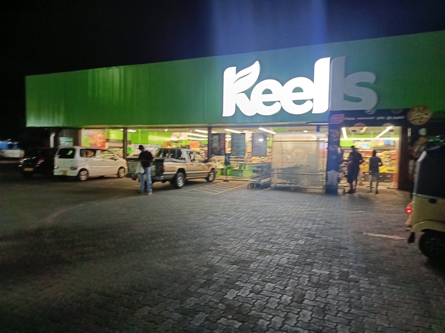 Keells Jaffna: clear exterior shot of shop