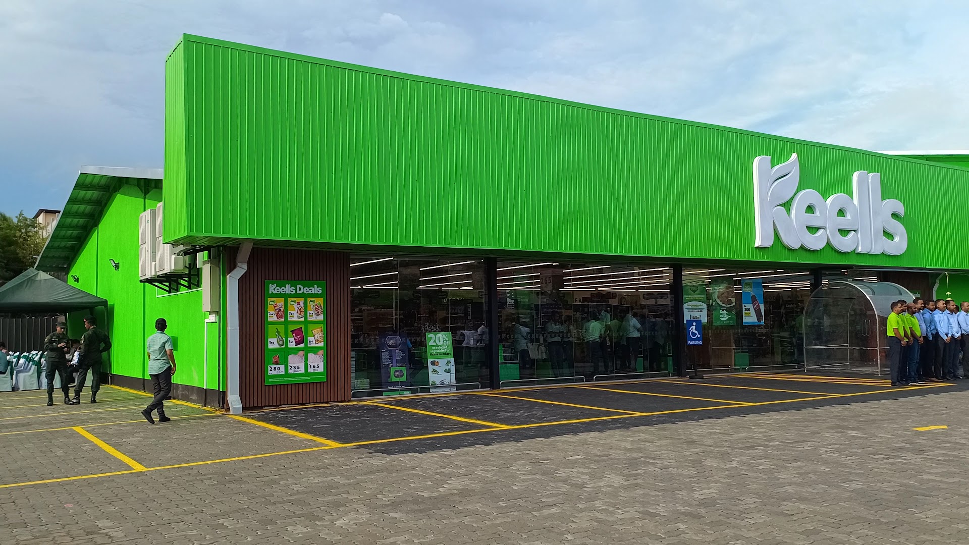 Keells Jaffna: clear exterior shot of storefront