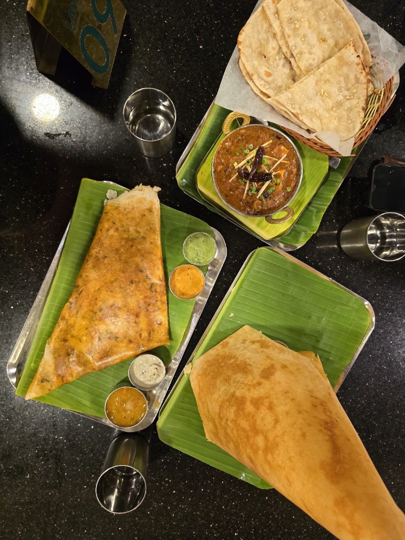 Lavin's Vegetarian Family Restaurant: appetizing, high-quality food photography
