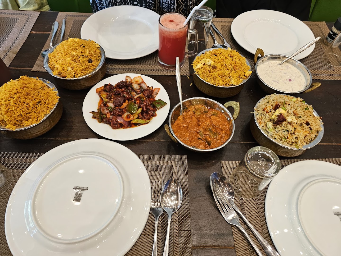 Moju Restaurant Jaffna: appetizing spread of restaurant food