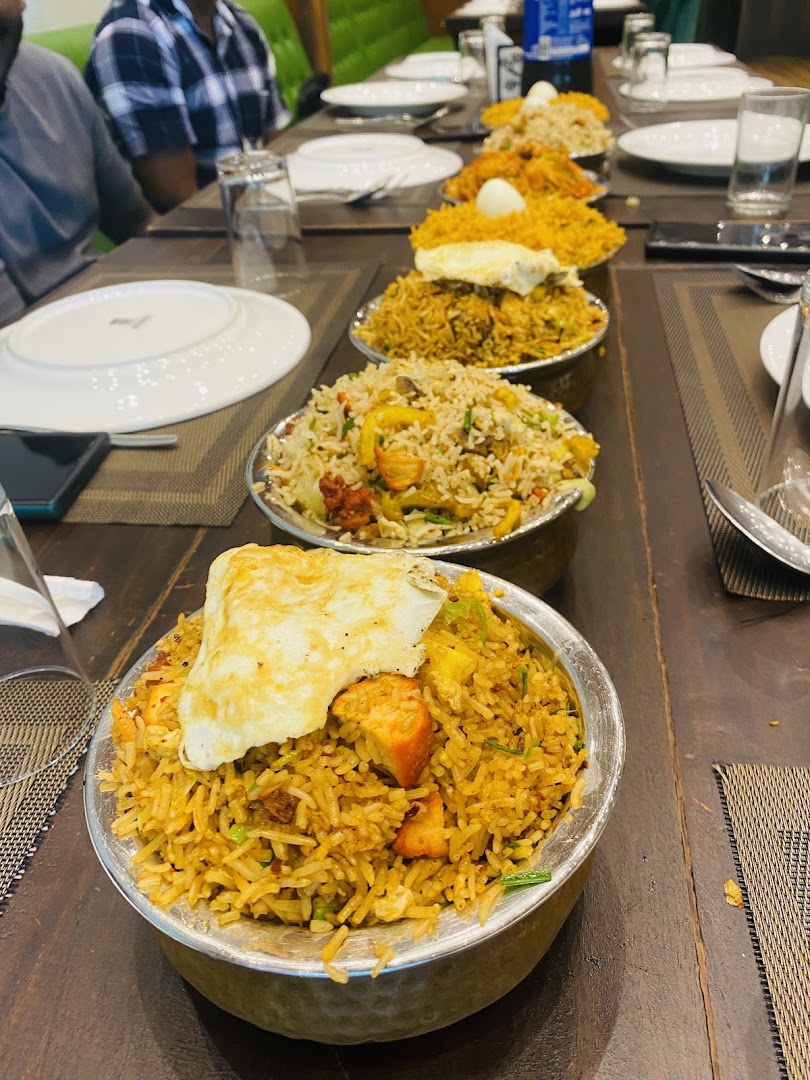 Moju Restaurant Jaffna: appetizing display of restaurant food