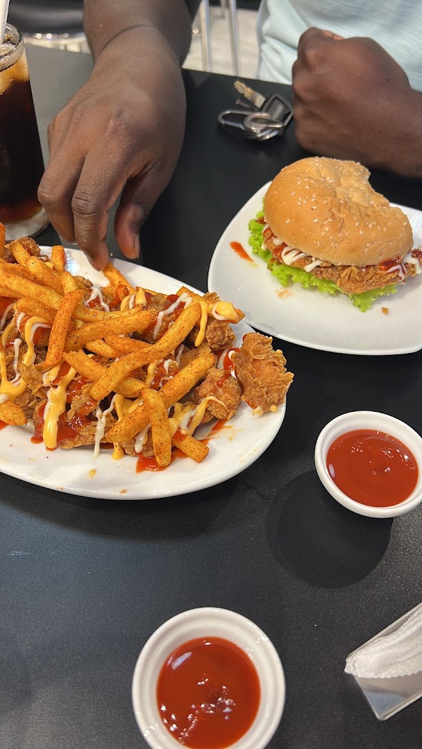 Tharmy Coffee Shop and Burgers: appetizing food photo