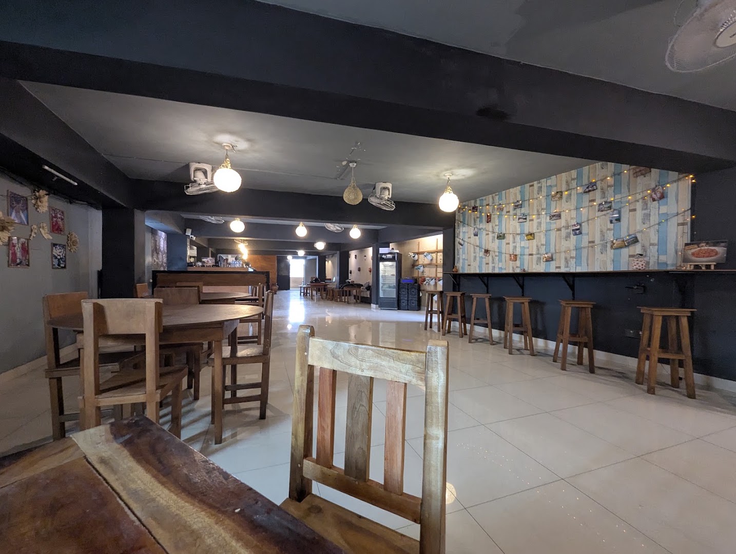 Blizz Cafe: clear interior shot showing atmosphere