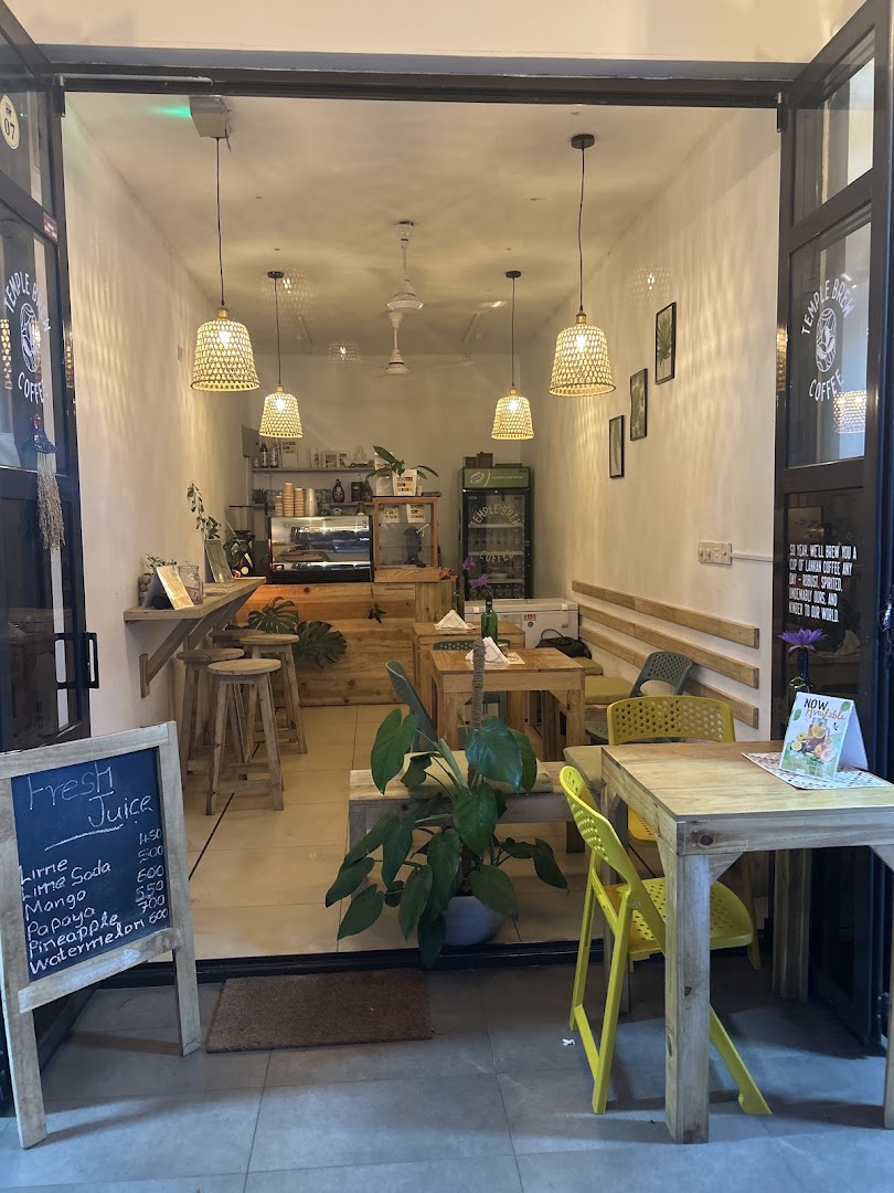 Temple Brew Coffee: clear inviting view of interior