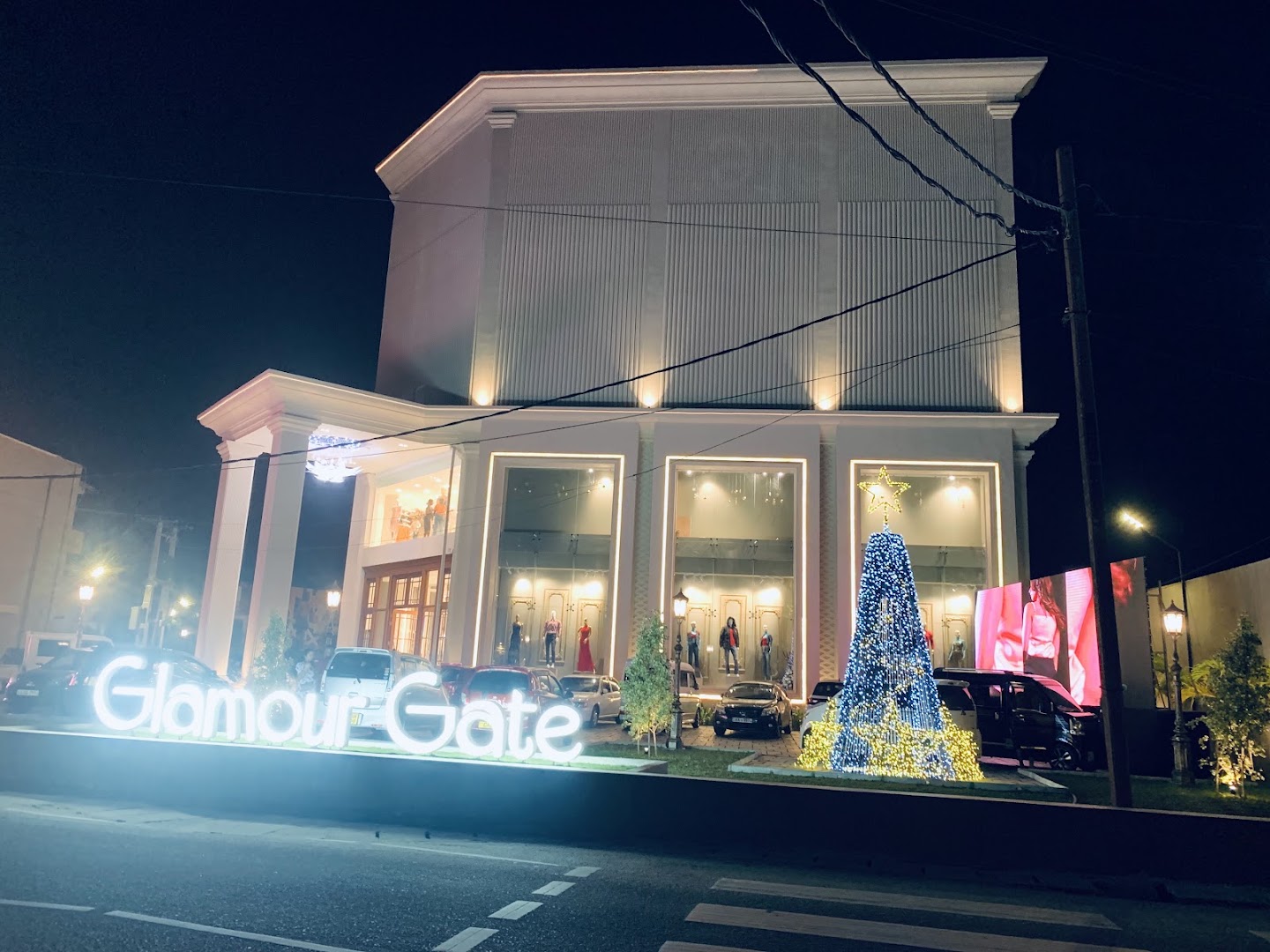 Glamour Gate: attractive night shot of storefront