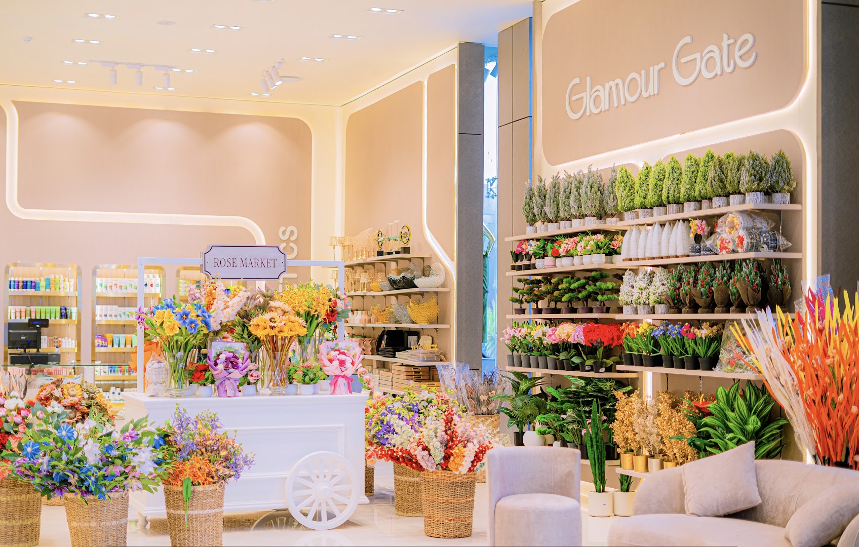 Glamour Gate: high quality shop interior photo