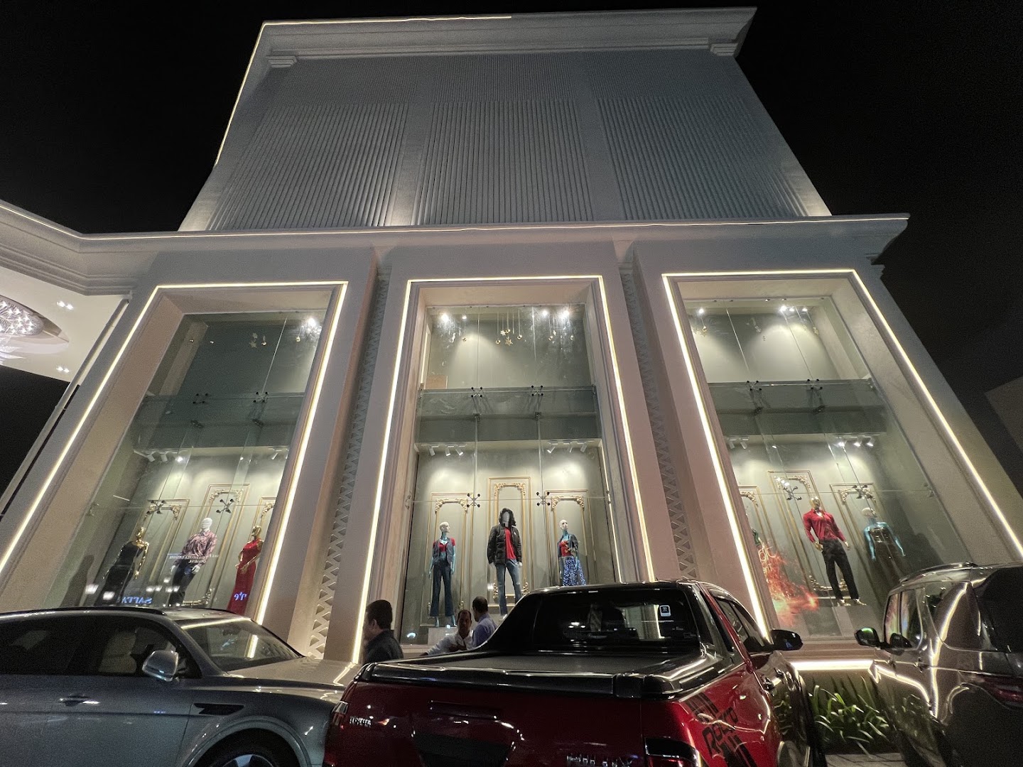 Glamour Gate: clear, professional storefront display photo