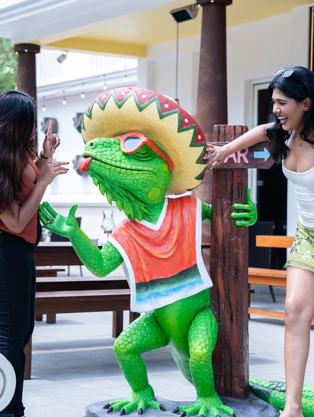 Iguana Cantina: fun atmosphere with happy customers