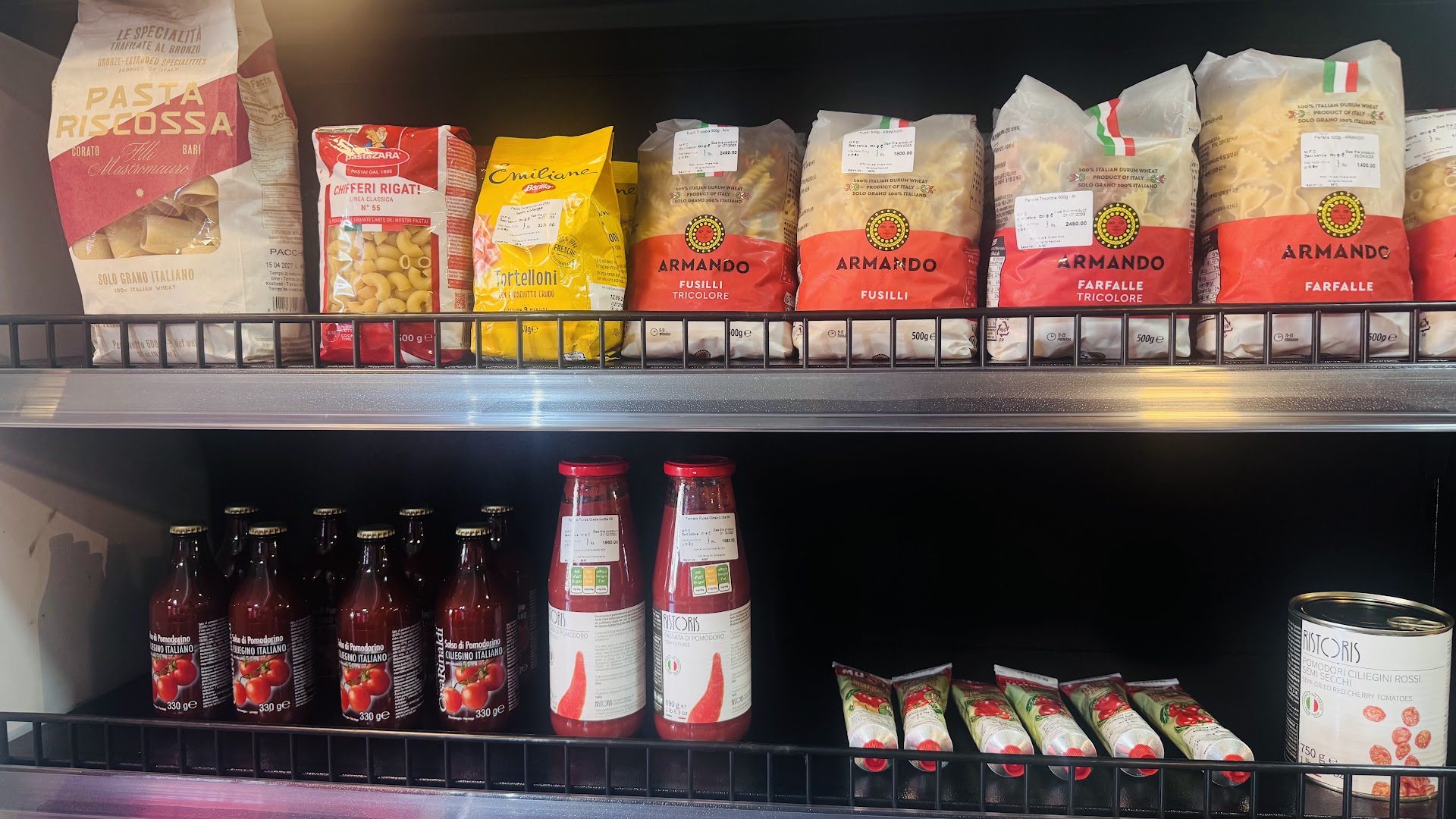 Luxe Negombo: clear display of shop products