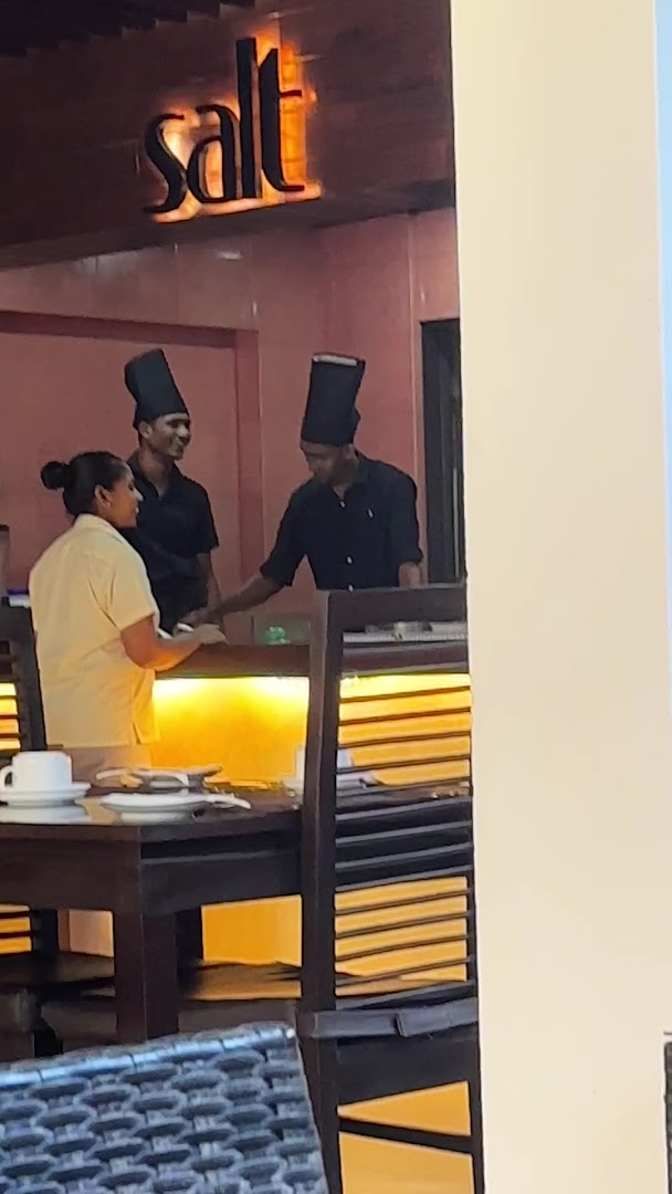 Salt Restaurant: staff and restaurant atmosphere