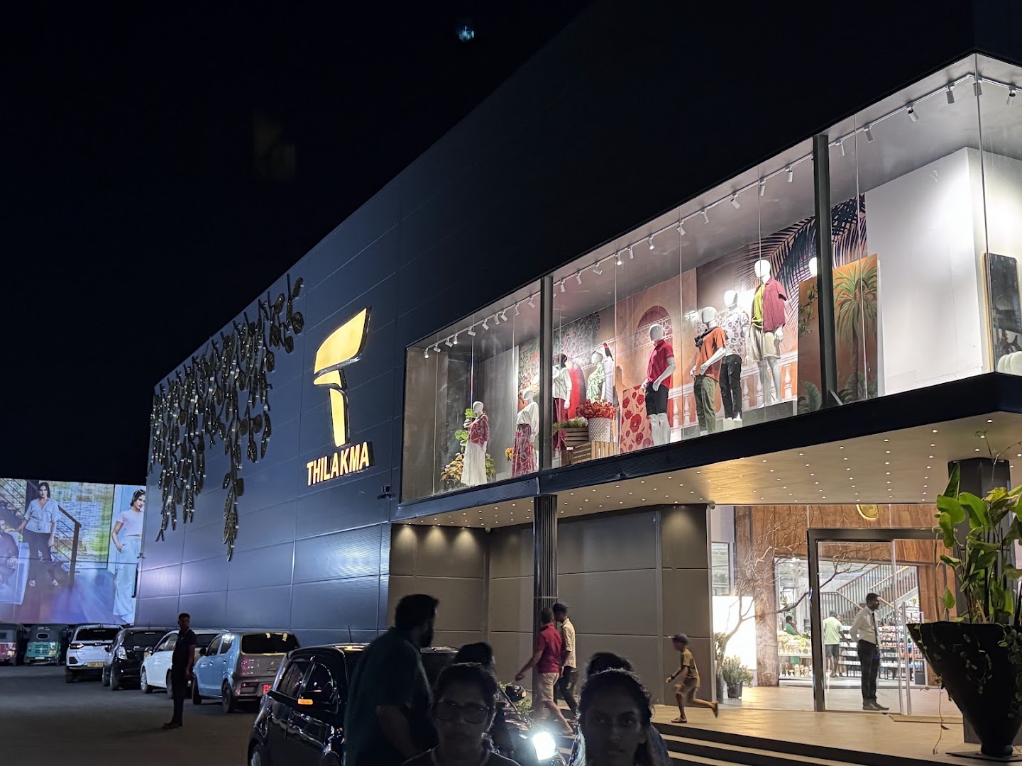 Thilakma Square Negombo: clear, professional exterior shop photo