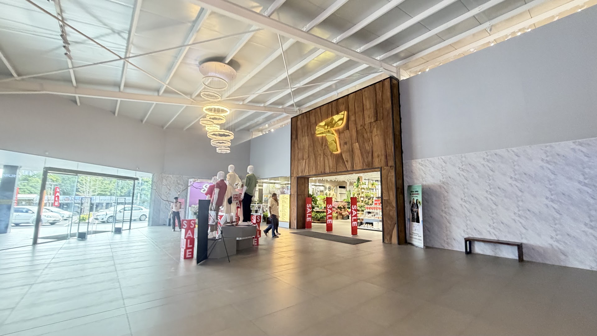 Thilakma Square Negombo: clear, professional interior shop view
