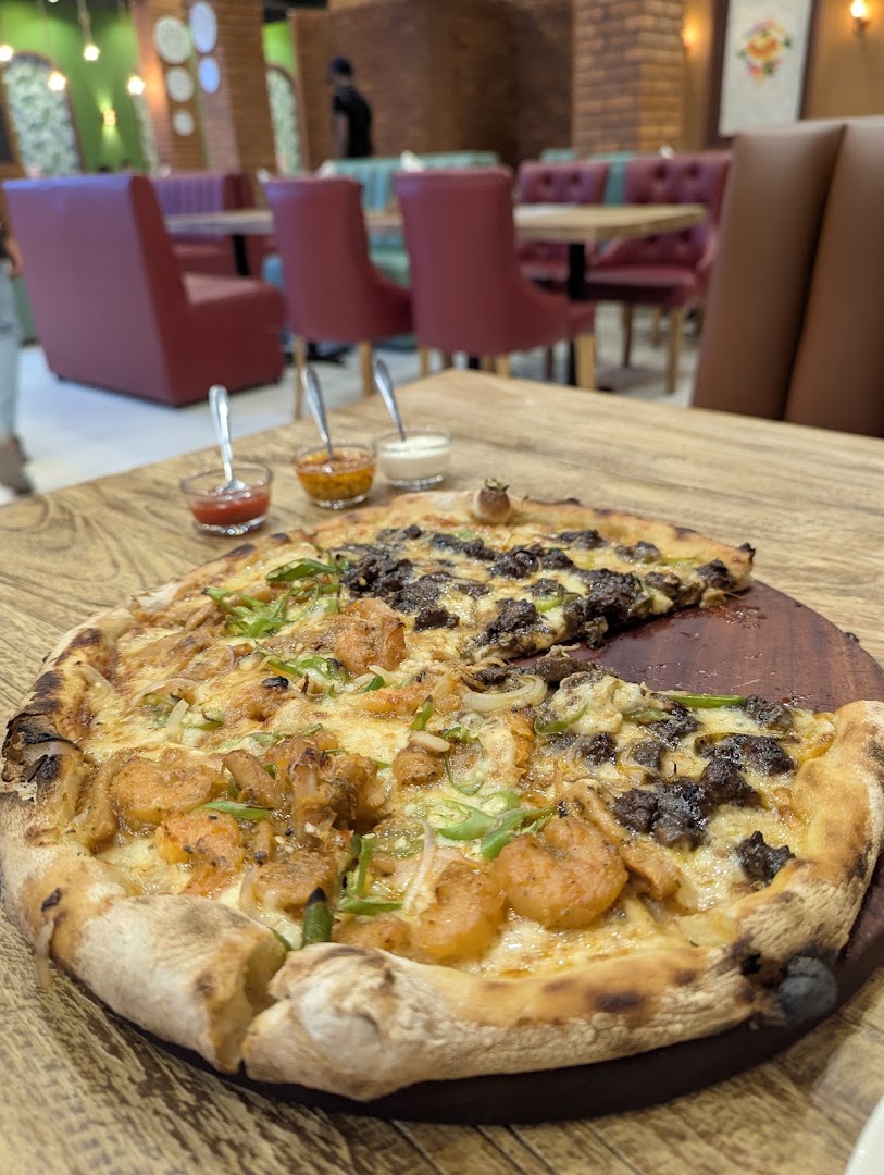 Vito Wood Fired Pizza: appetizing food photo in restaurant