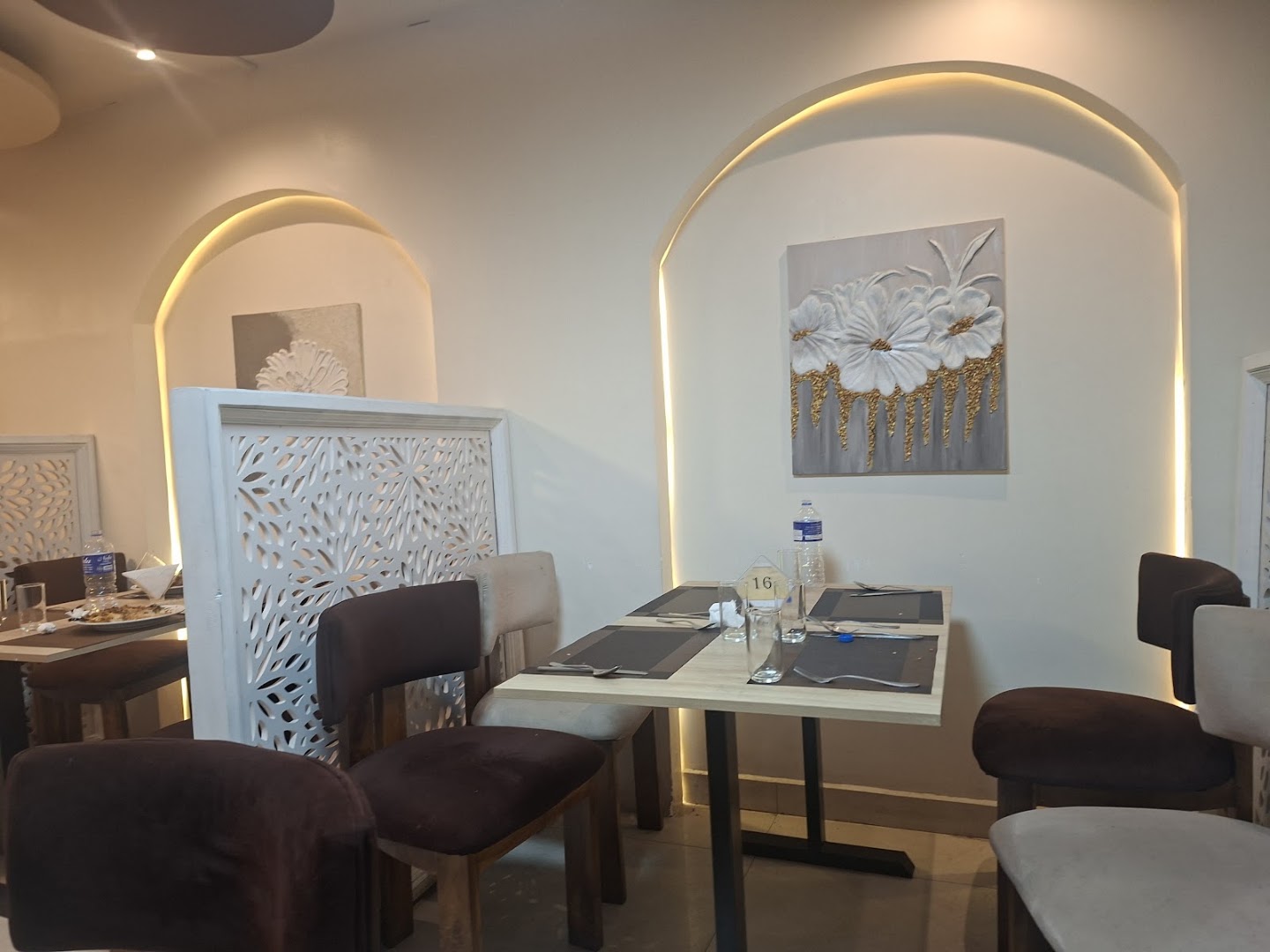 Reeds Cafe & Restaurant: clear, professional interior atmosphere shot