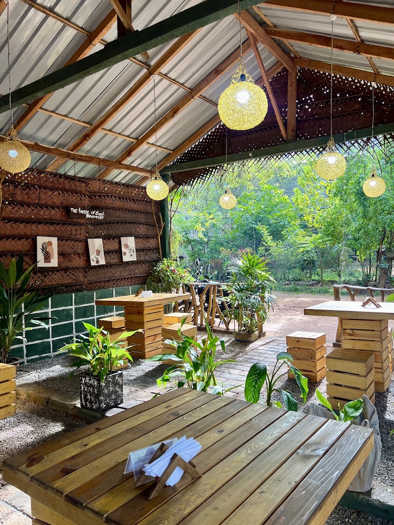 Cafe Leaf Sigiriya: inviting atmosphere and clear composition
