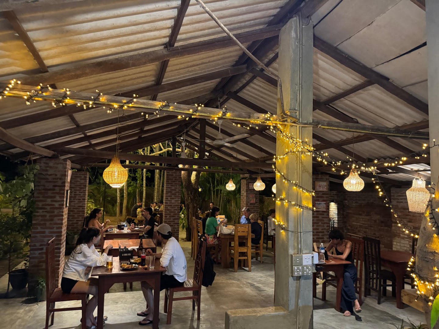 La Dolce Vita Restaurant: inviting atmosphere and clear view