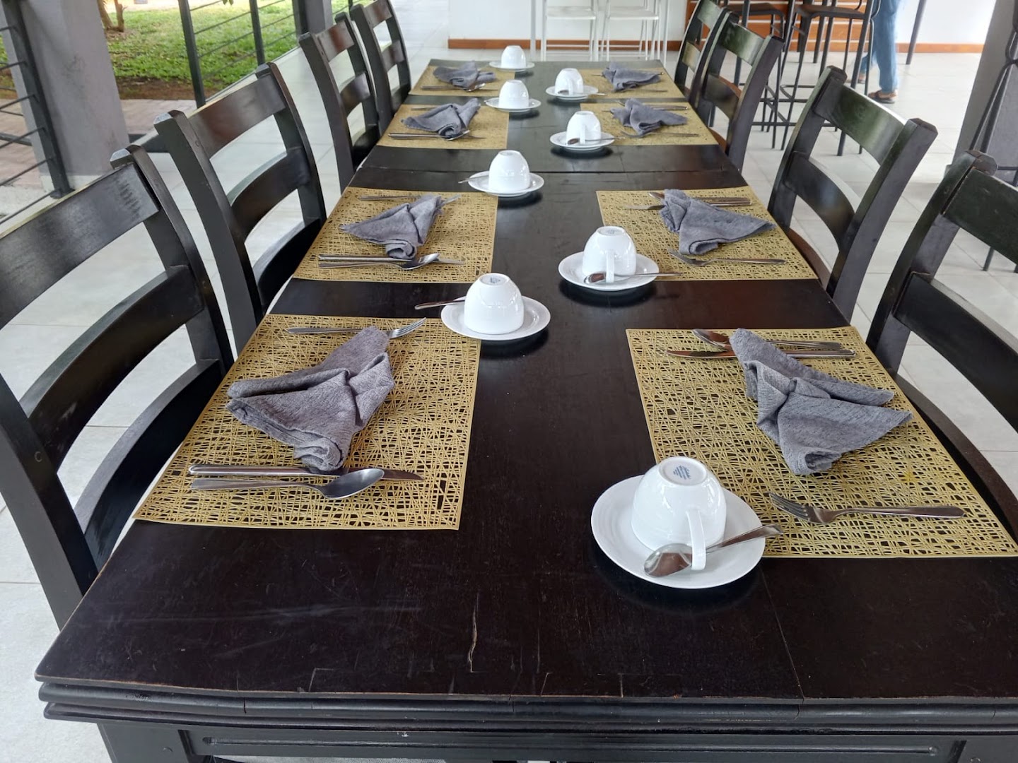 Liongate Restaurant: clean and inviting table setting