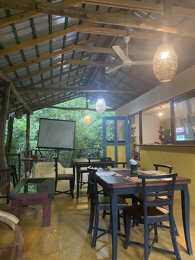 Rocko's Vegetarian Cafe: clear view of restaurant interior