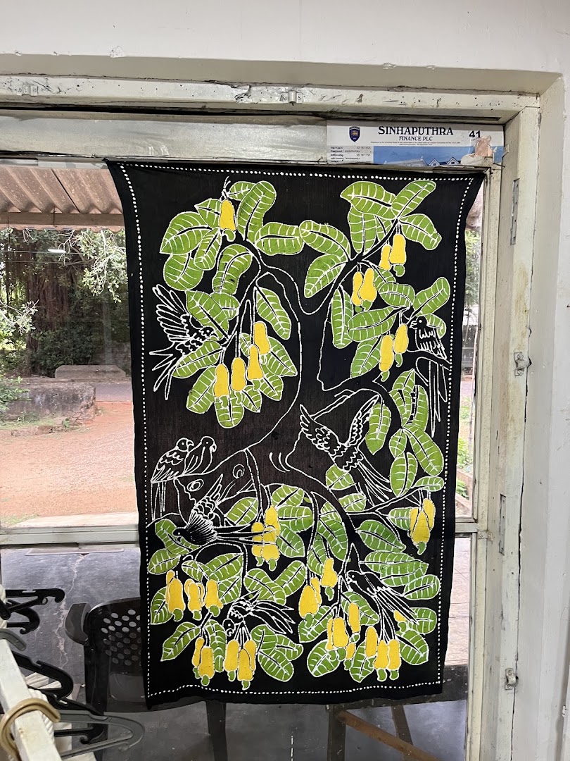 Sigiri Art Gallery: displays shop product clearly