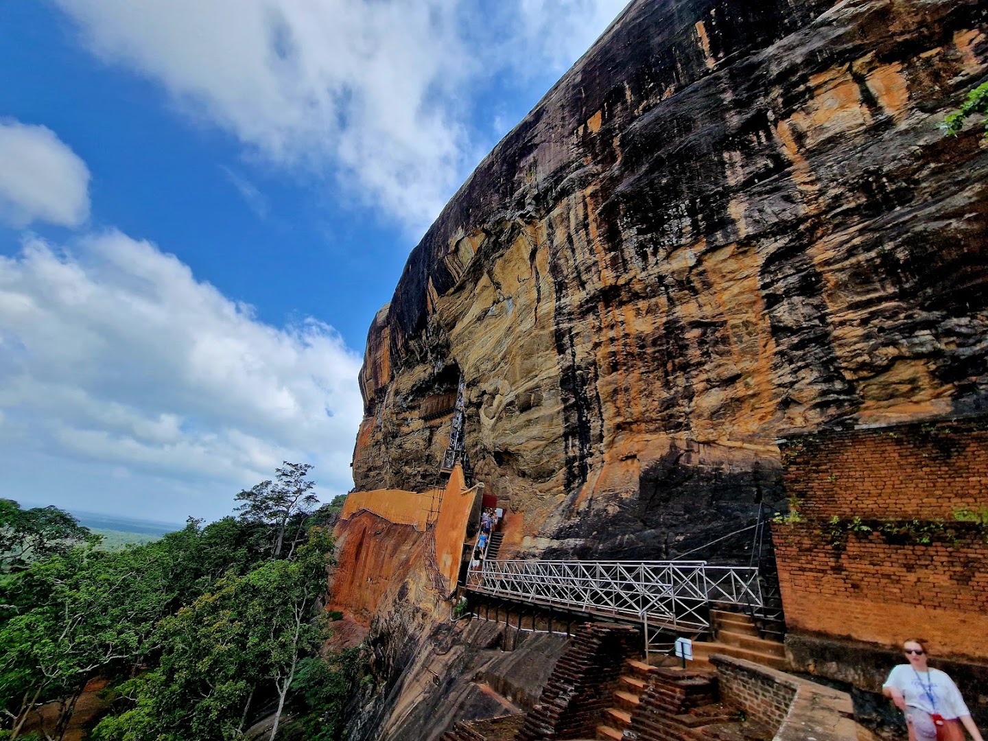 Sigiriya Rock Fortress: high quality view of venue