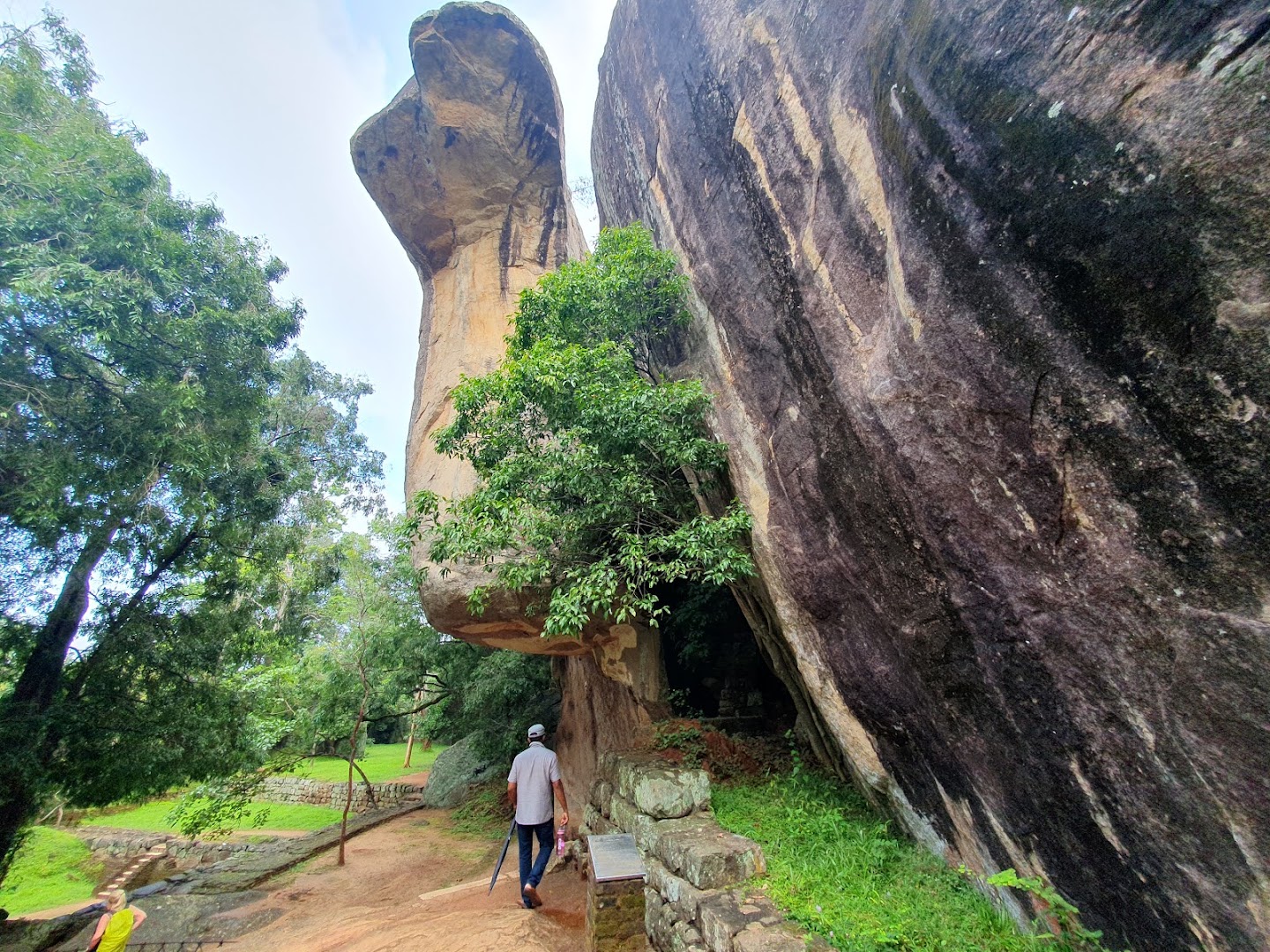 Sigiriya Rock Fortress: clear view of the site
