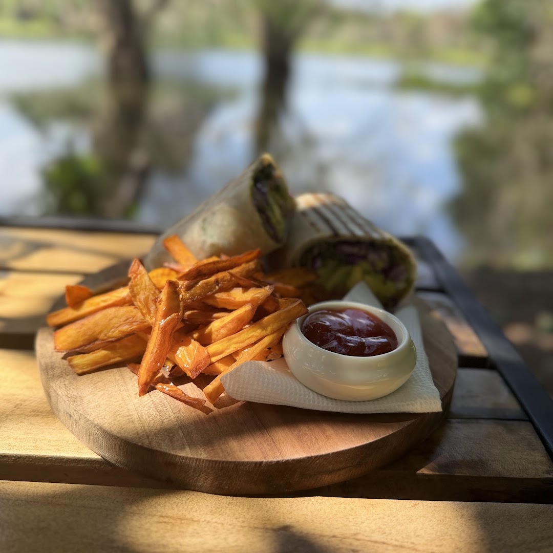 Soul Food Sigiriya: appetizing food photo with scenery