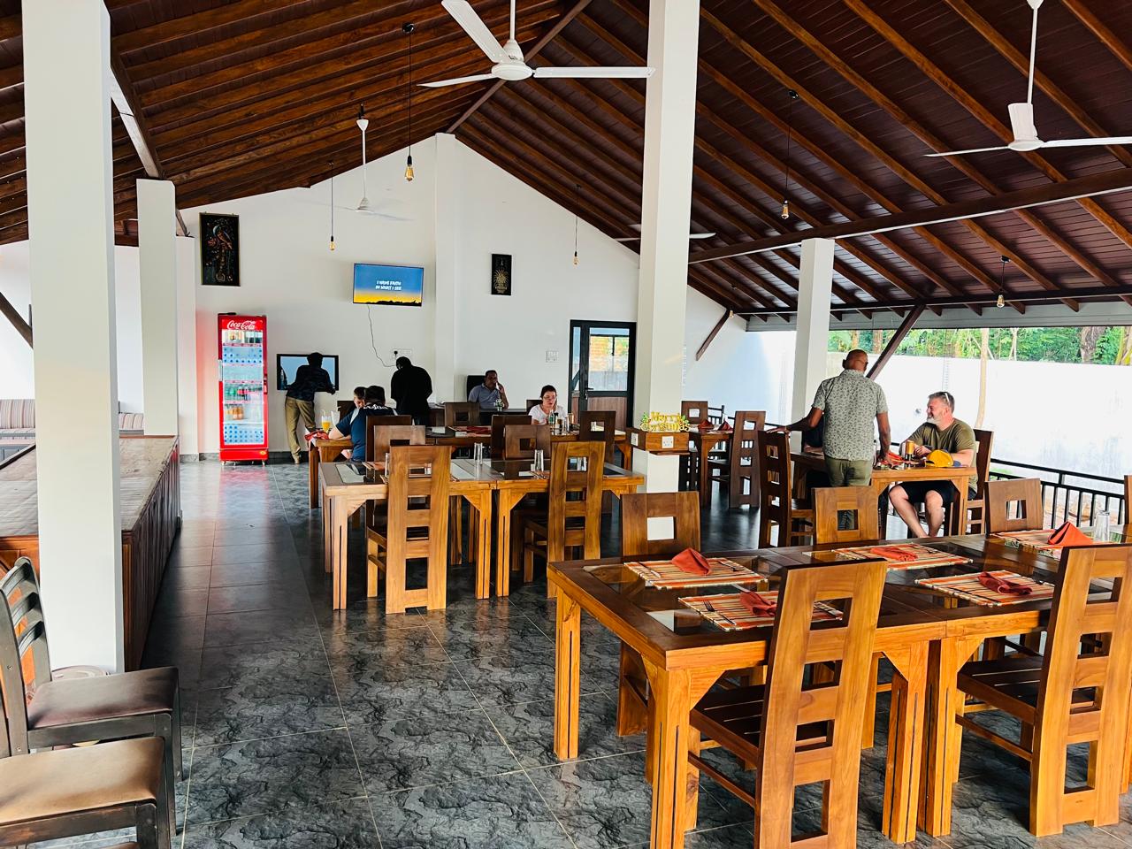 Sunshine Cafe & Restaurant: clear view of restaurant interior