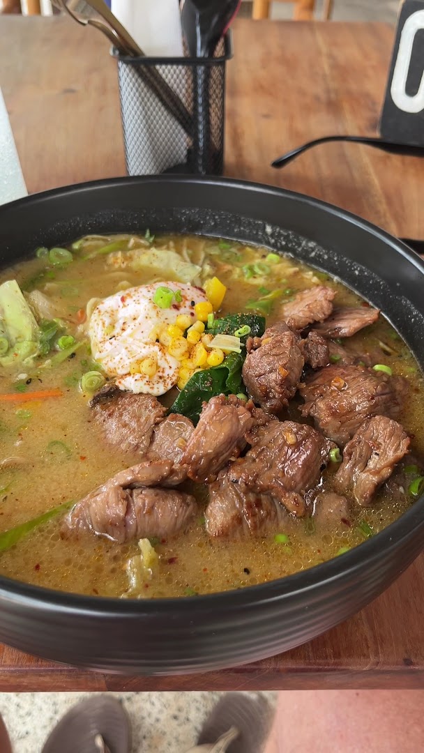 Cafe on the 18th: appetizing photo of served food
