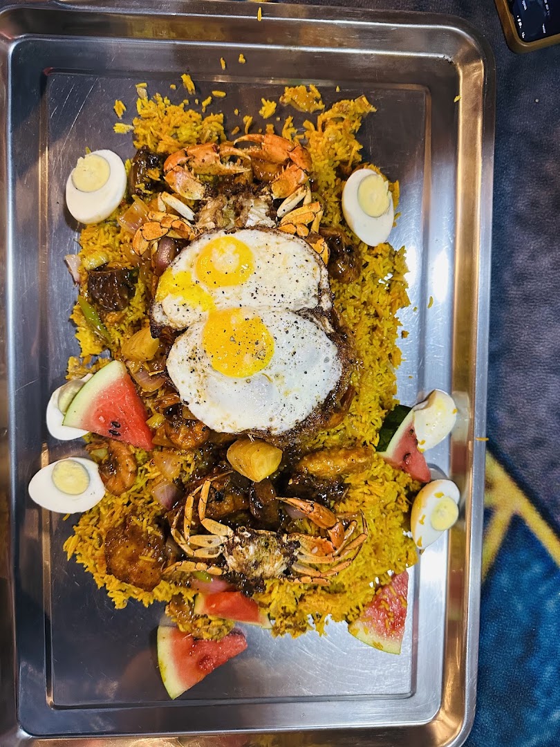 Hybrid Family Restaurant: appetizing food presentation