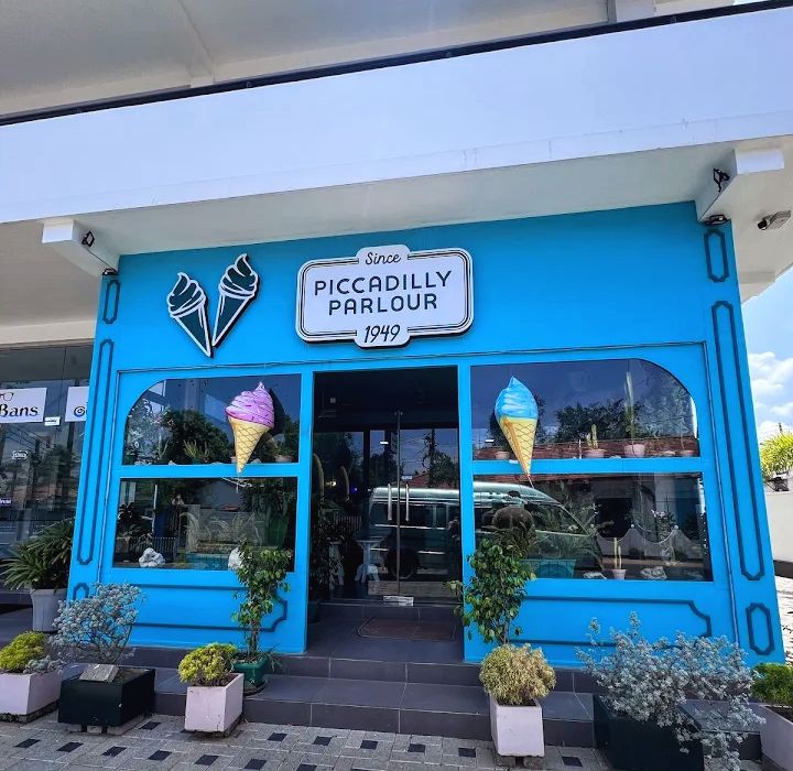 Piccadilly Parlour: clear storefront photo of venue