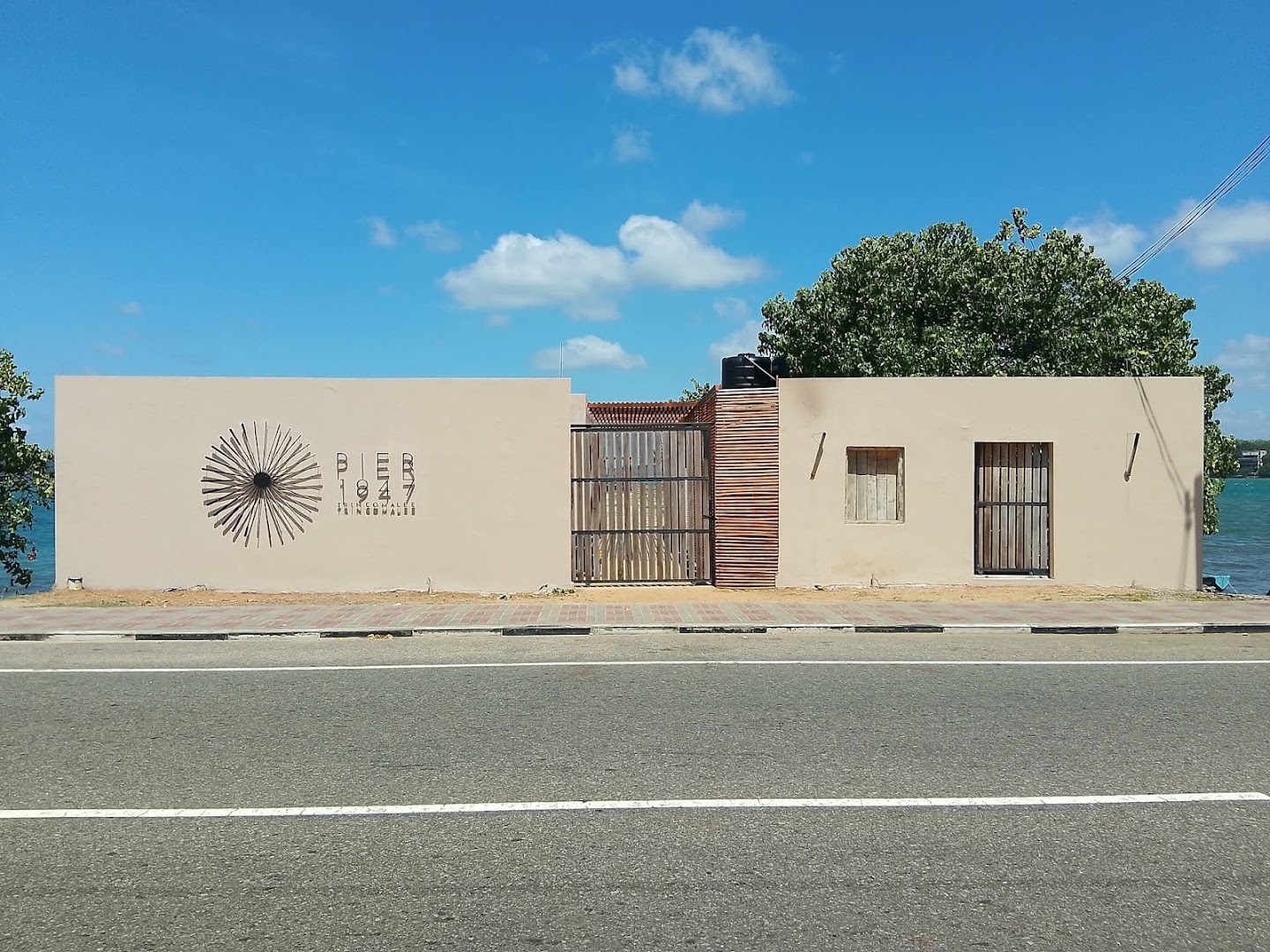 Pier 1947: clear professional exterior shot