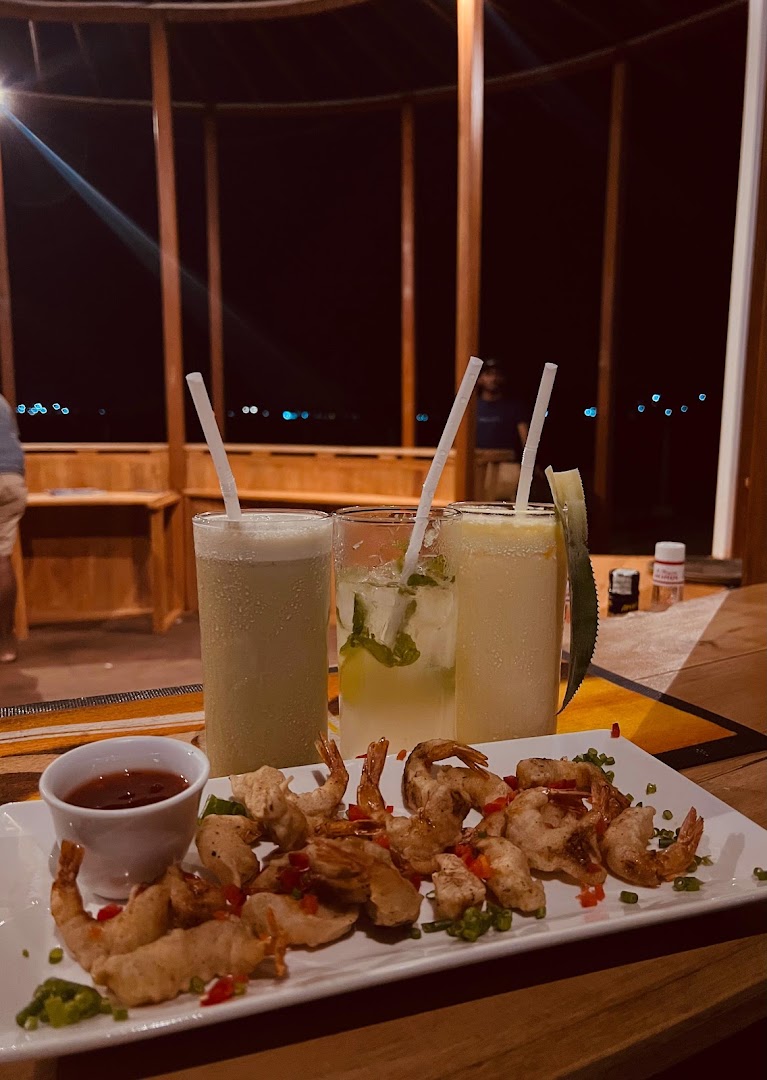 Pier 1947: appetizing food and drink presentation