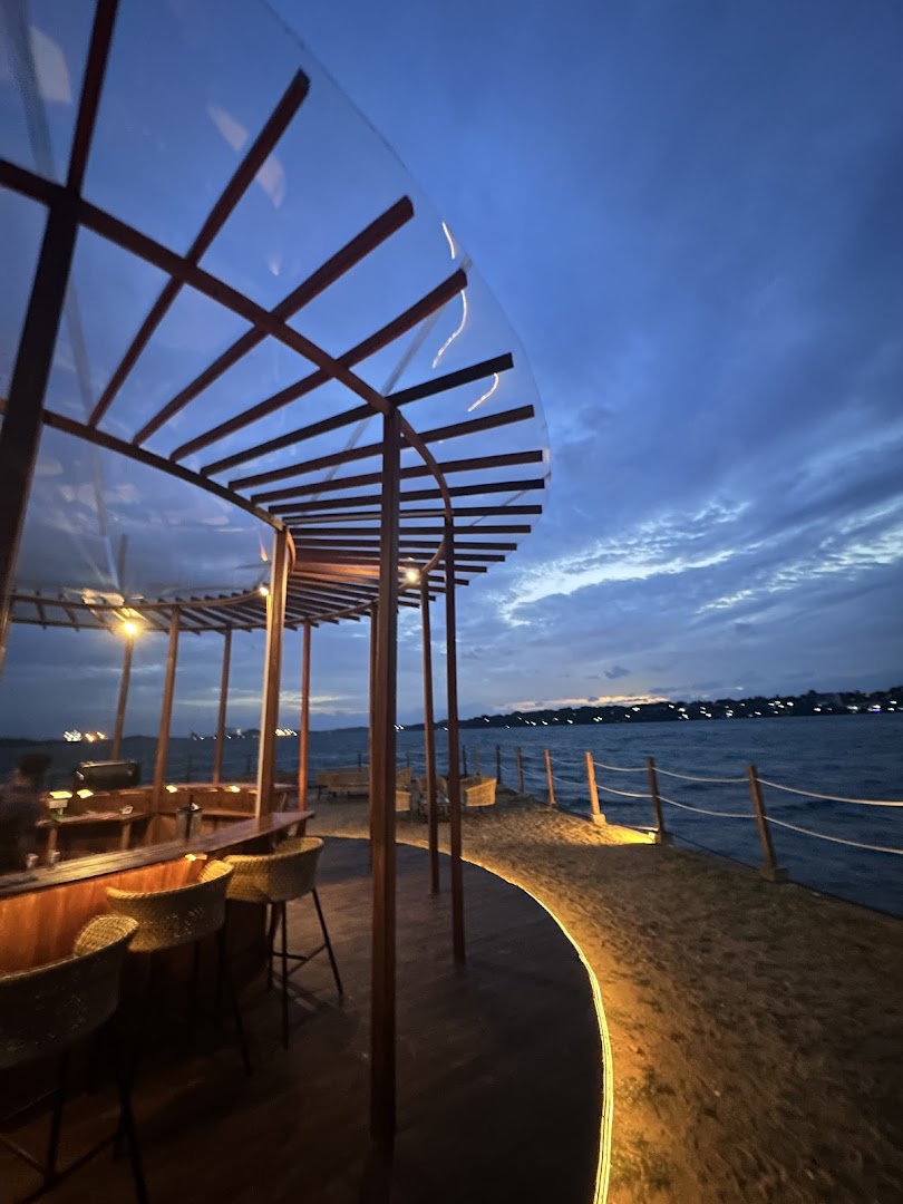 Pier 1947: beautiful atmospheric shot of venue