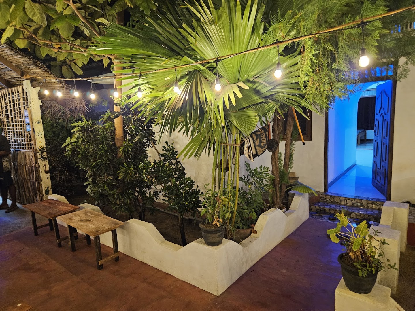 Trincorini: inviting and well-lit outdoor atmosphere