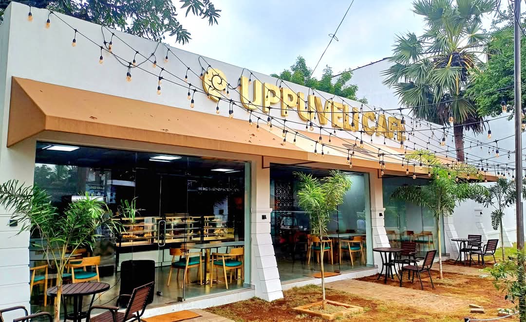 Uppuveli Café: clear, inviting exterior shot
