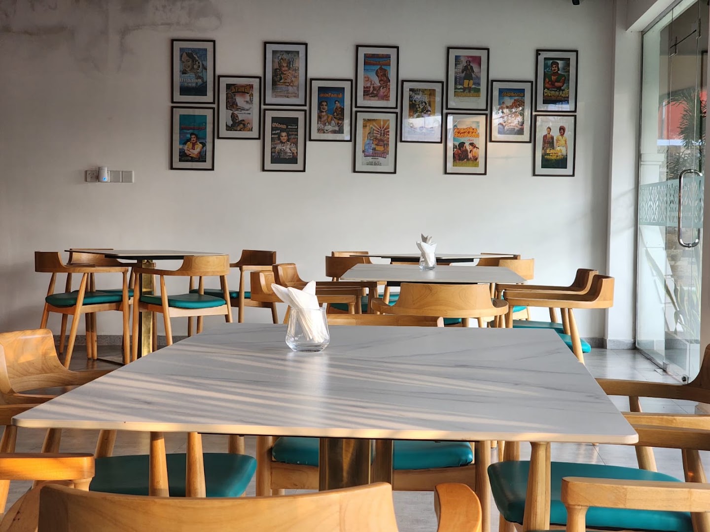 Uppuveli Café: clean and inviting interior shot