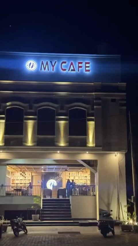MIJN Café & Lounge: clear exterior shot of venue