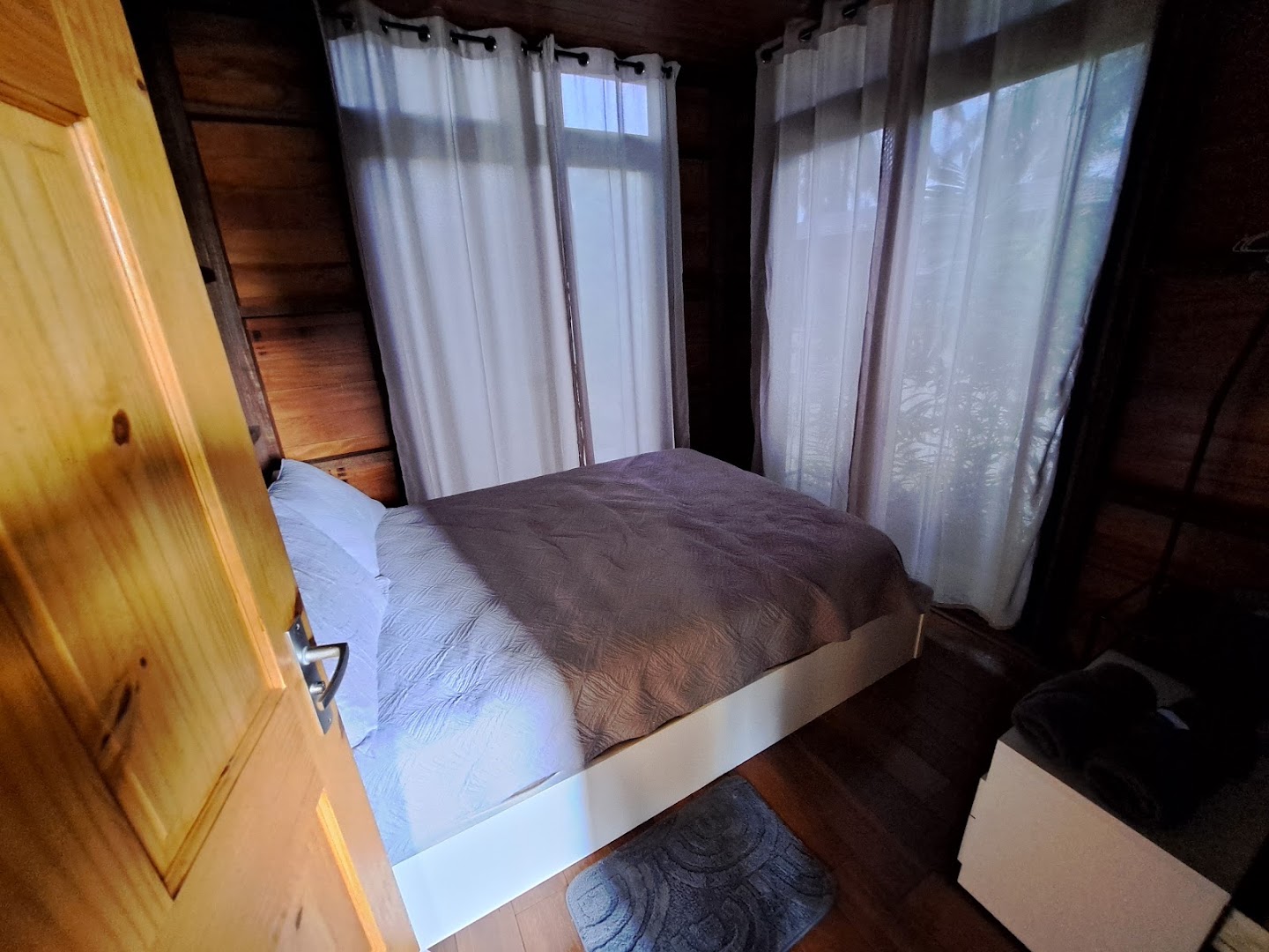 Octopus Resort: clear photo of hotel room