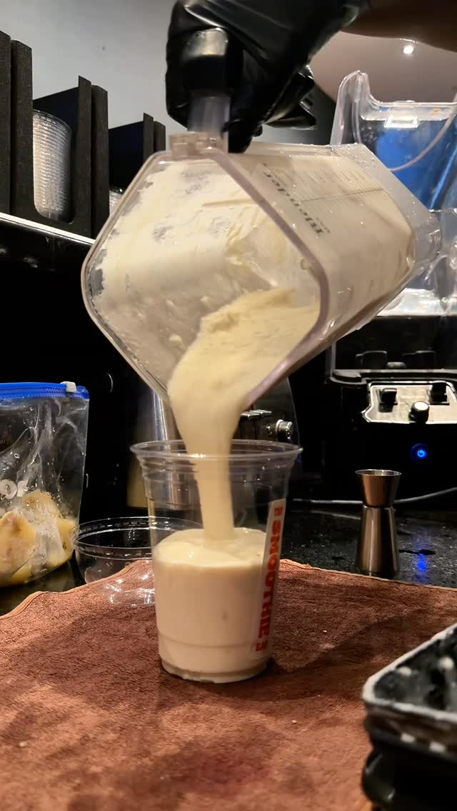The Smoothie Bar: drink preparation process clearly