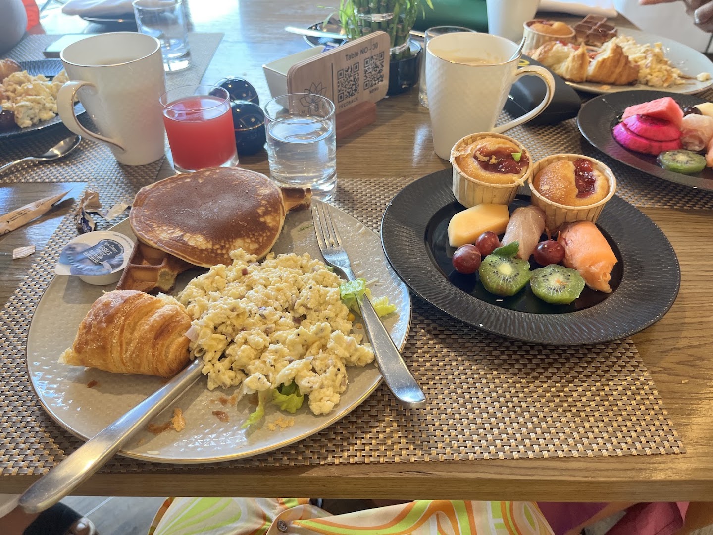 Vuè Café: appetizing breakfast spread photo